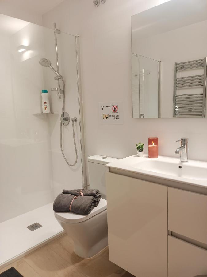 By Plaza Universidad Rooms บาร์เซโลนา ภายนอก รูปภาพ